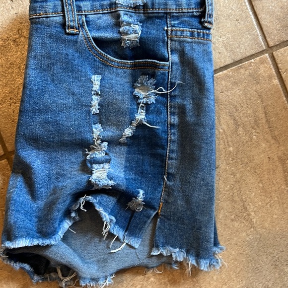 Lolo Jean shorts - Picture 8 of 8